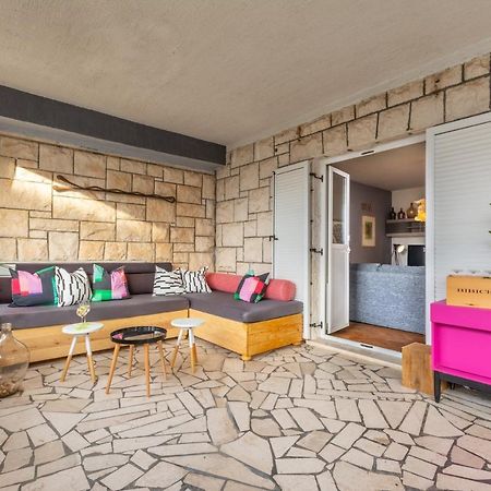 Apartment Lota With Heated Pool On Top Location Supetar Extérieur photo