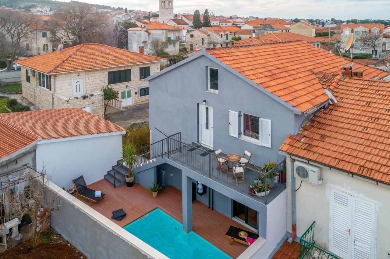 Apartment Lota With Heated Pool On Top Location Supetar Extérieur photo