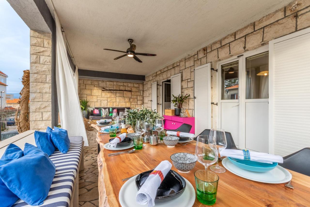 Apartment Lota With Heated Pool On Top Location Supetar Extérieur photo