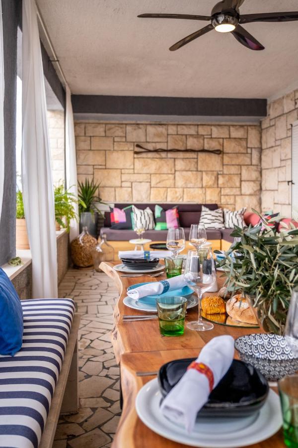 Apartment Lota With Heated Pool On Top Location Supetar Extérieur photo