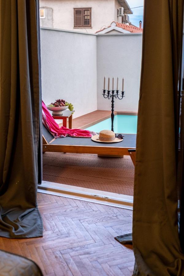 Apartment Lota With Heated Pool On Top Location Supetar Extérieur photo