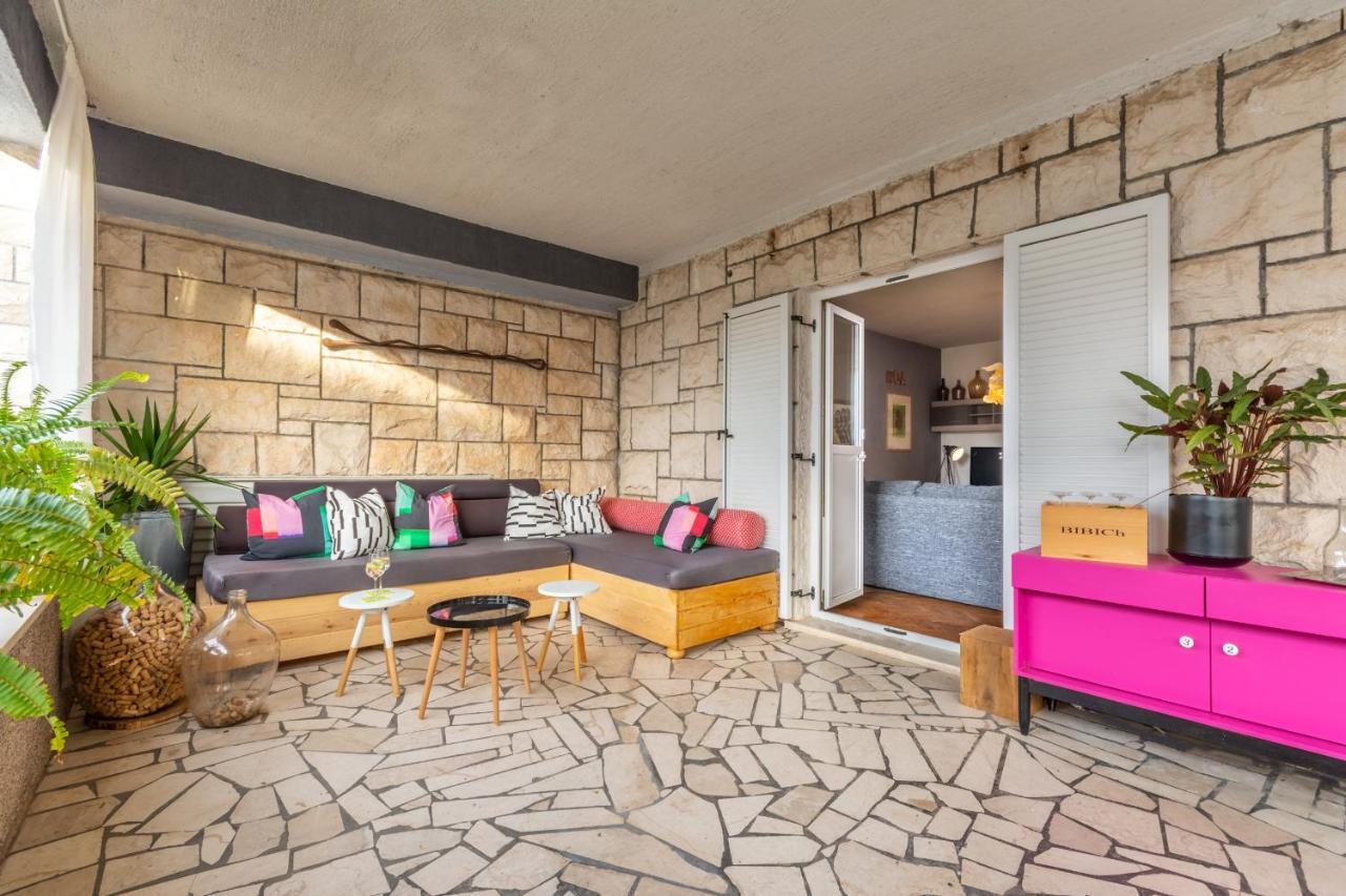 Apartment Lota With Heated Pool On Top Location Supetar Extérieur photo