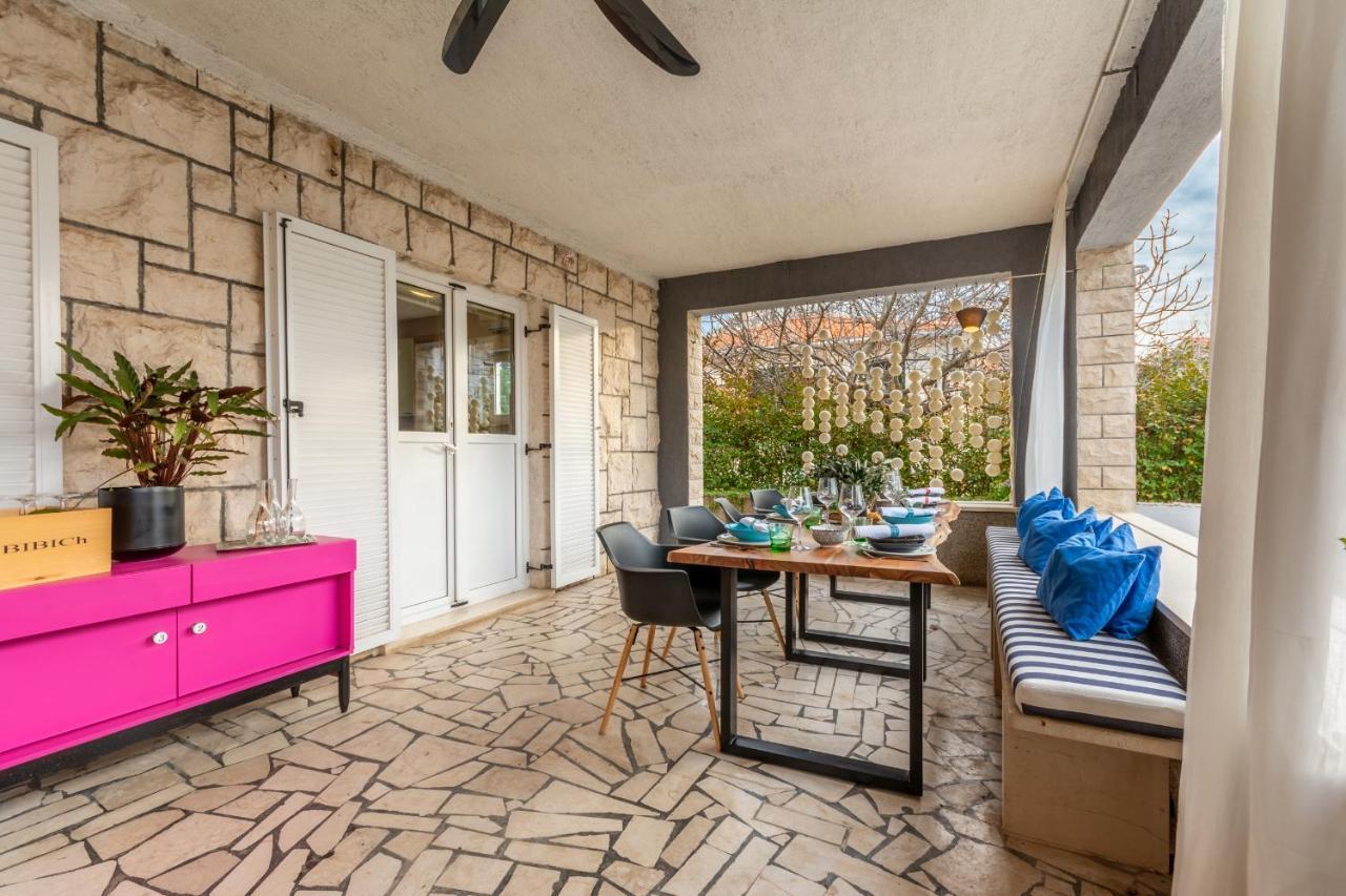 Apartment Lota With Heated Pool On Top Location Supetar Extérieur photo