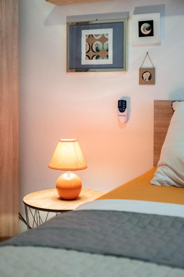 Apartment Lota With Heated Pool On Top Location Supetar Extérieur photo