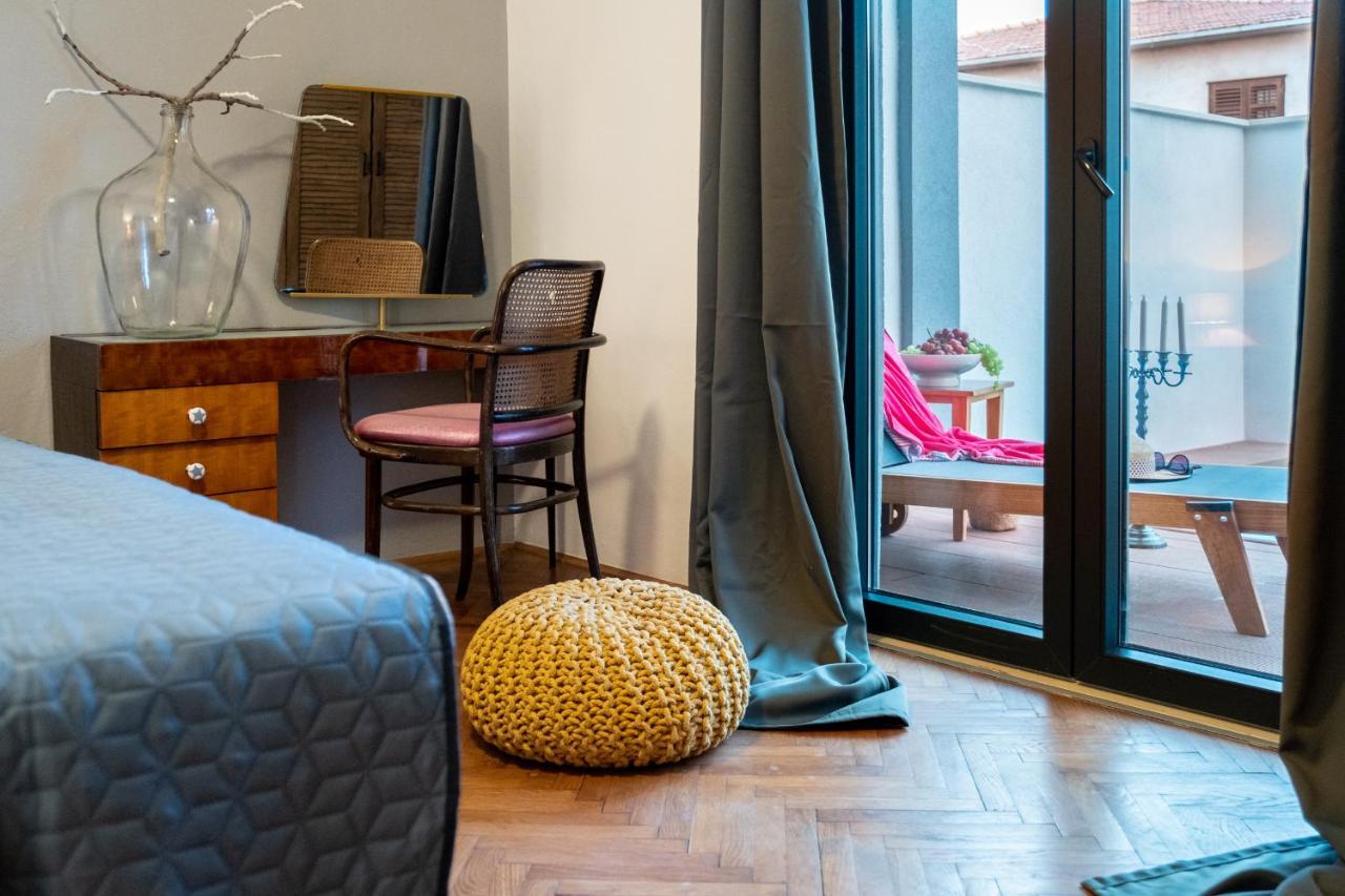 Apartment Lota With Heated Pool On Top Location Supetar Extérieur photo