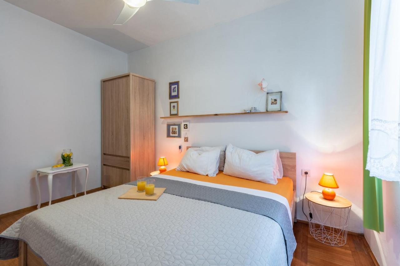 Apartment Lota With Heated Pool On Top Location Supetar Extérieur photo