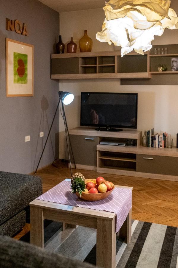 Apartment Lota With Heated Pool On Top Location Supetar Extérieur photo