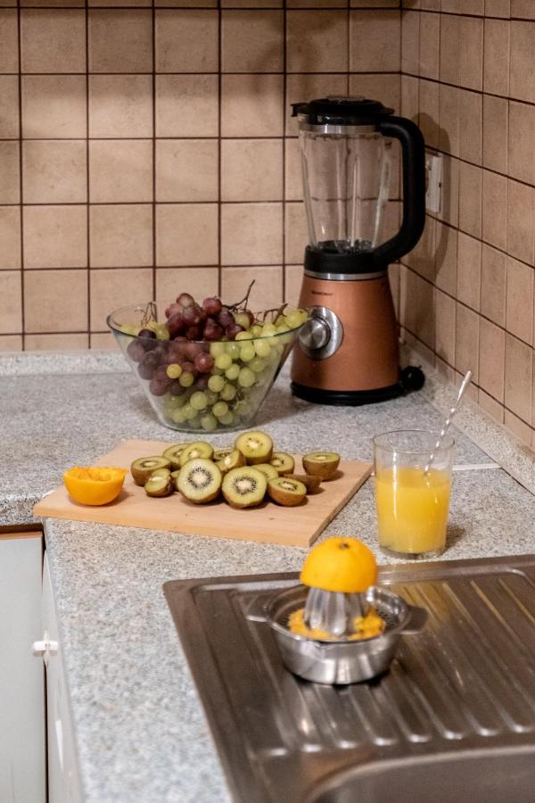 Apartment Lota With Heated Pool On Top Location Supetar Extérieur photo
