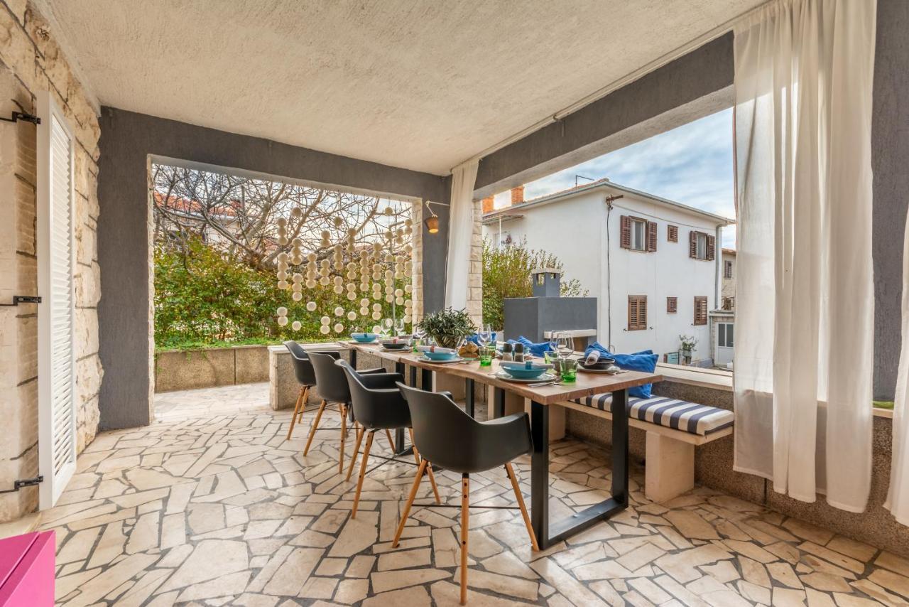 Apartment Lota With Heated Pool On Top Location Supetar Extérieur photo